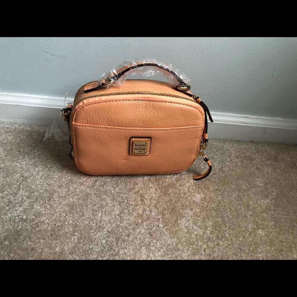 NWT apricot Dooney Belvedere ambler .